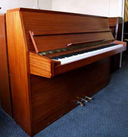 A 1958 small Rippen 107h x 145w x 54d. One of the most common Rippens found in the UK